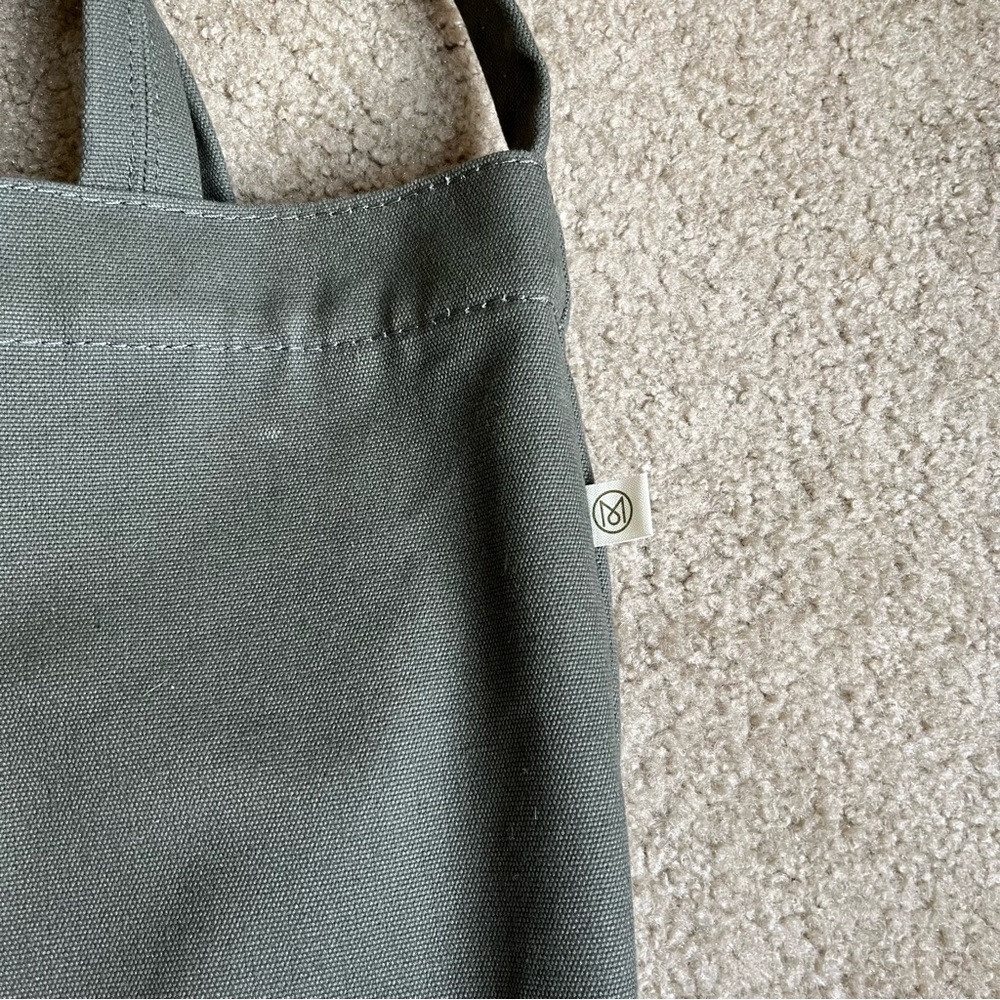 Monocle Magazine Canvas Tote Bag + Summer Edition Magazine Konfekt | Olive Green - Picture 8 of 12